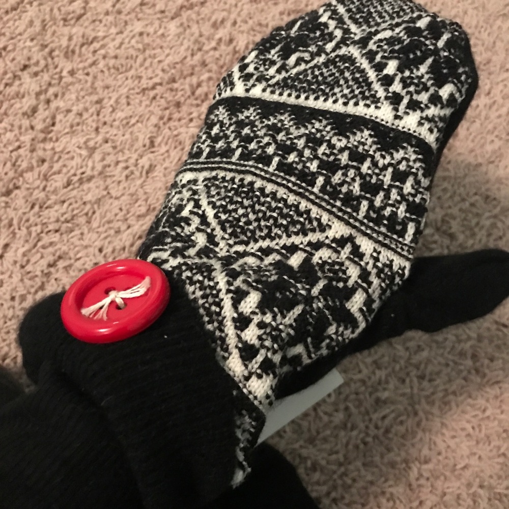 Women’s mittens. Brand new with tag!